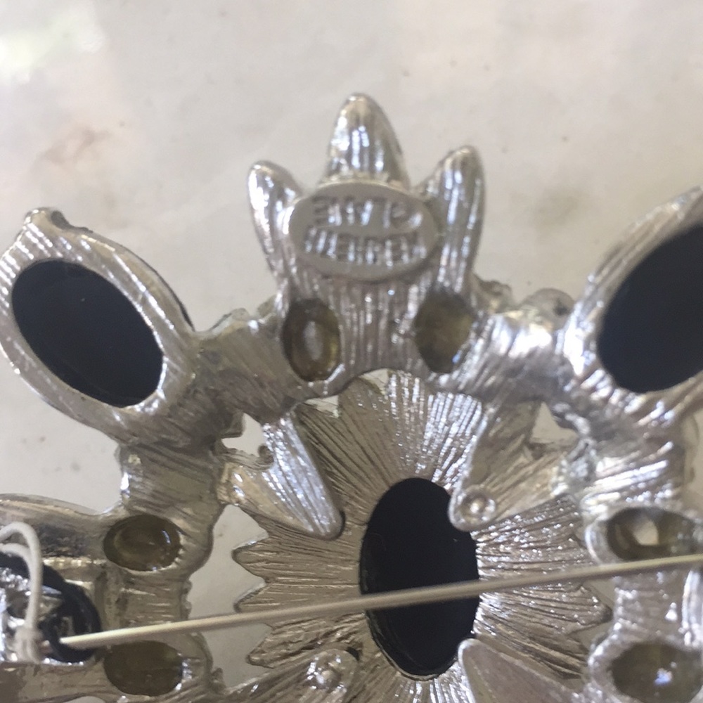 NWT Kenneth J Lane Couture Collection Silvertone Gray Crystal Brooch Collectible - Picture 8 of 11
